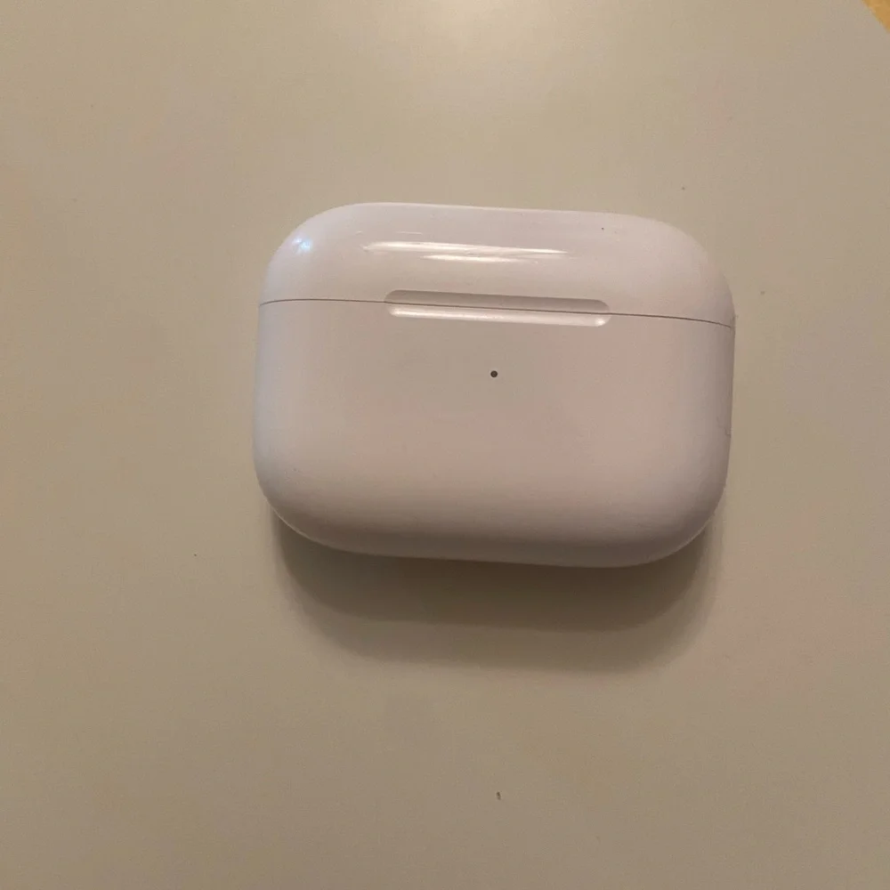 Apple White AirPods Pro 2 with Charging case